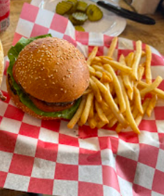 Imaleh Grill signature dishes Signature Burger & Fries
Kebab Sandwich
Pargiot Chicken Skewer